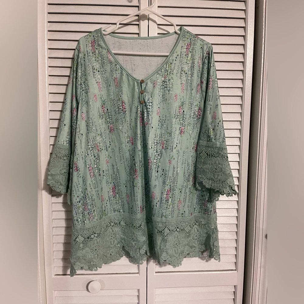 New Floral Lace Trim Women’s Top - Green